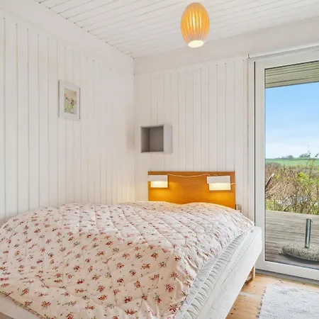 Cozy House On Mols With A View Of The Sea בית נופש