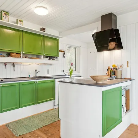 Cozy House On Mols With A View Of The Sea בית נופש
