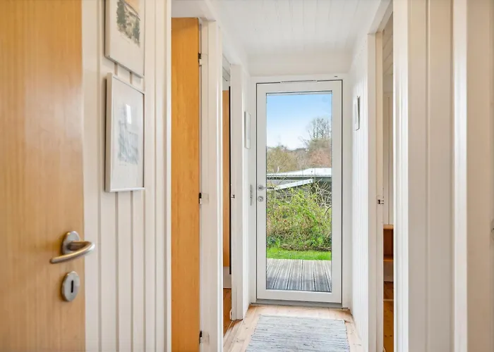 Semesterbostad Cosy House On Mols With Terrace And Views Of The Landscape And Water Knebel